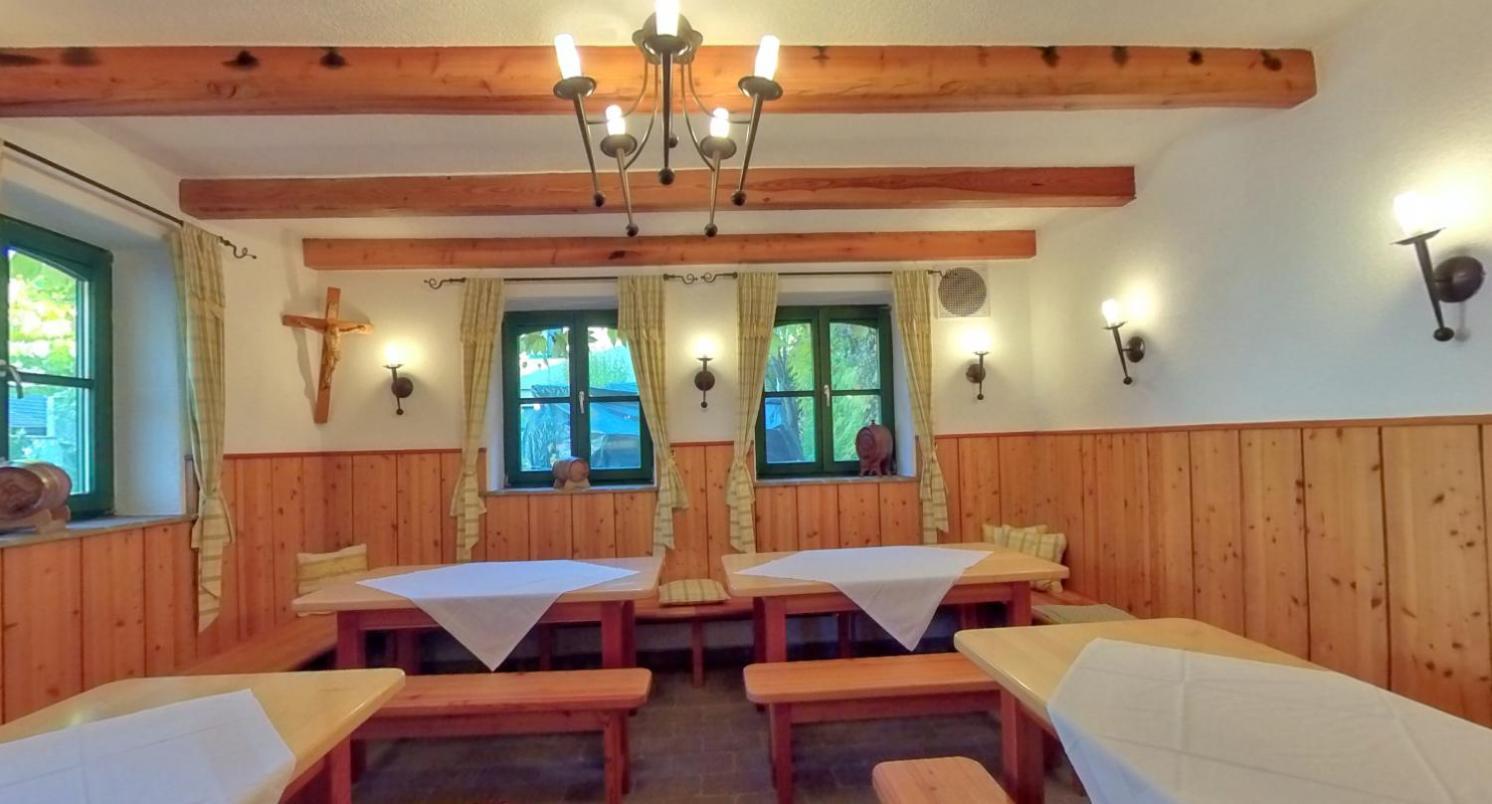Hotel-Restaurant-Vinothek Felix Sommer Auersthal 외부 사진