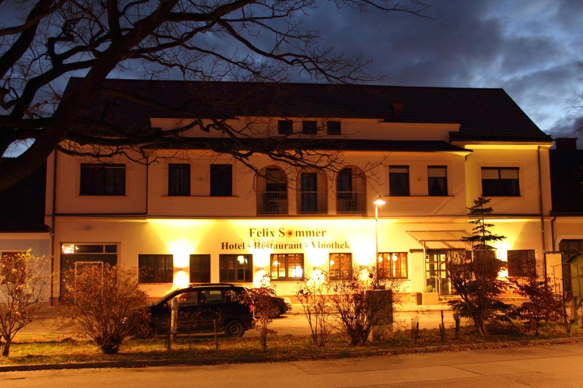 Hotel-Restaurant-Vinothek Felix Sommer Auersthal 외부 사진