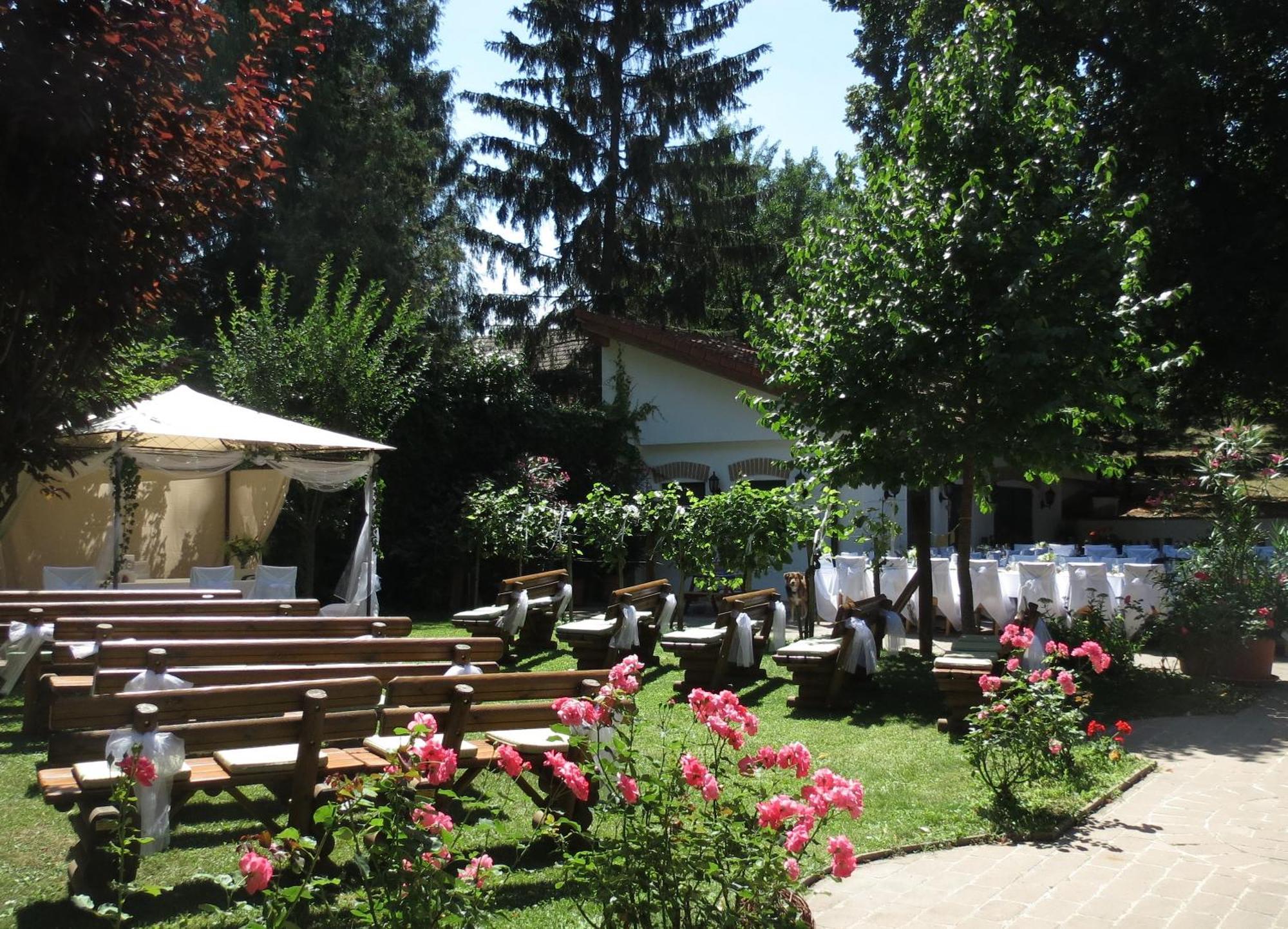 Hotel-Restaurant-Vinothek Felix Sommer Auersthal 외부 사진