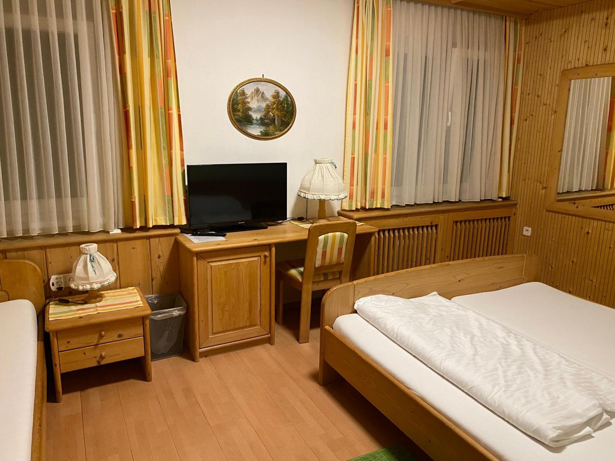 Hotel-Restaurant-Vinothek Felix Sommer Auersthal 외부 사진
