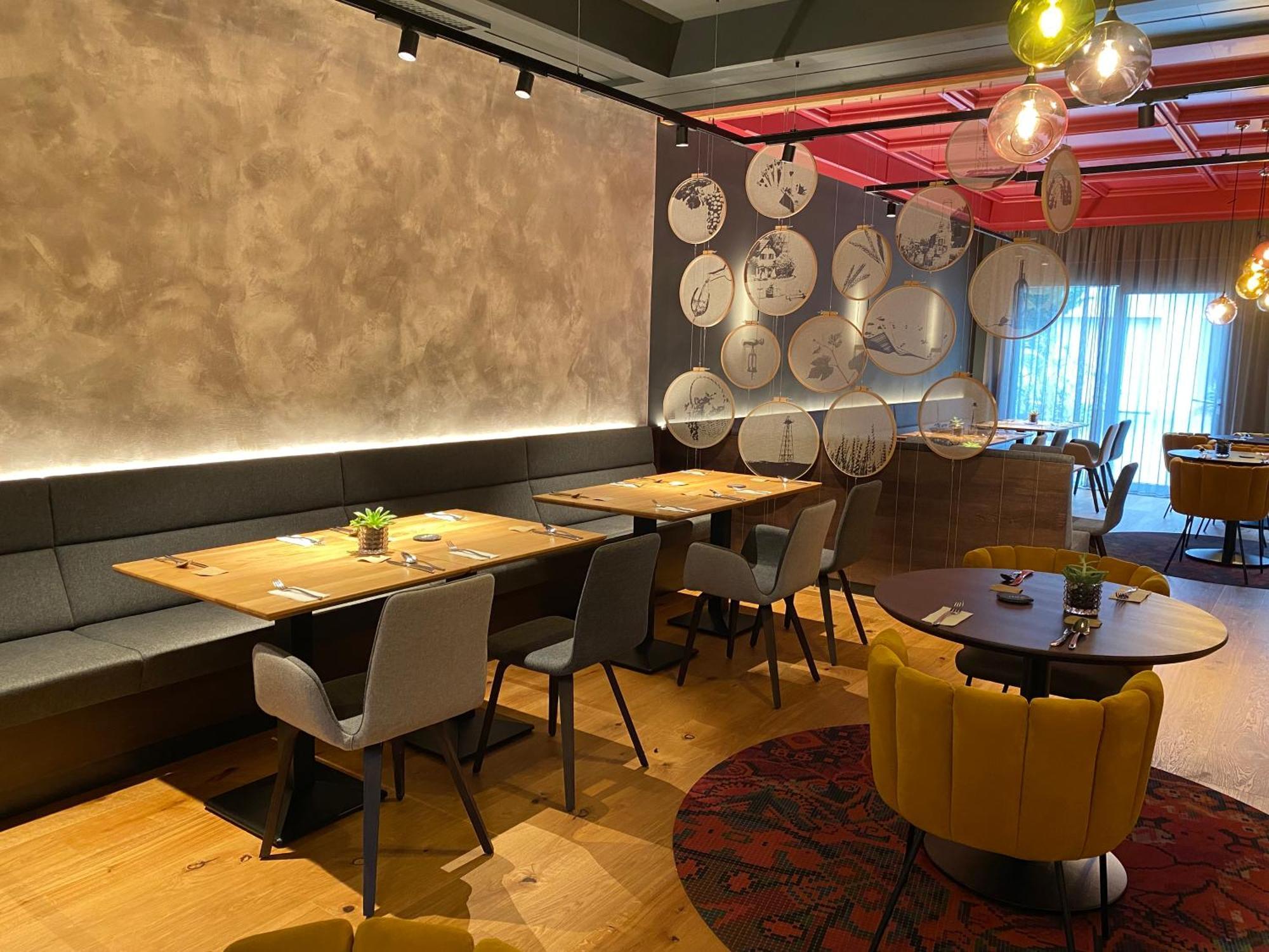 Hotel-Restaurant-Vinothek Felix Sommer Auersthal 외부 사진